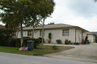 2440 S Palmetto Cir Apartments