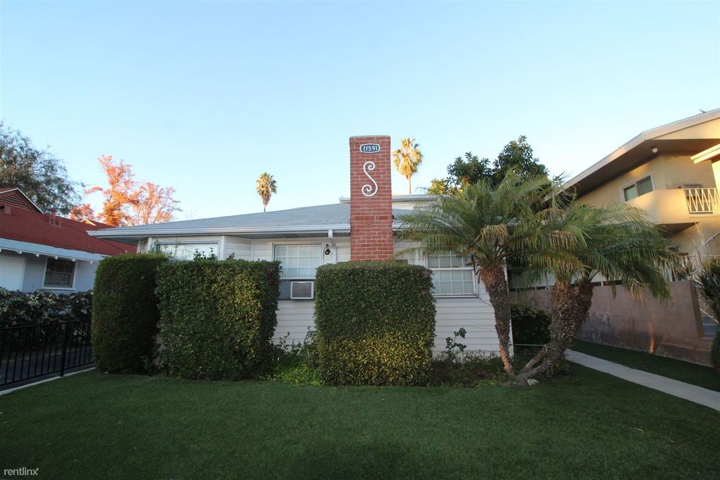 11591 Riverside Dr in North Hollywood, CA - Building Photo