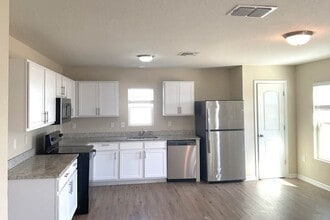 202 Gladiola Ct, Unit 5209 in Poinciana, FL - Building Photo - Building Photo