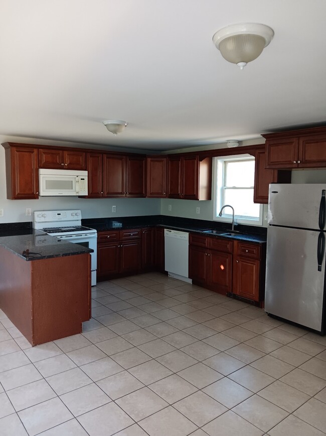 41 Pierce St, Unit Apt.#2 in Westerly, RI - Building Photo - Building Photo