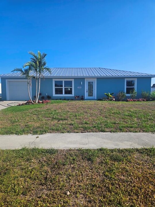13526 Alberta Ave in Port Charlotte, FL - Building Photo