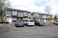 Duck Country - Dunhill Apartments in Dundee, OR - Building Photo - Building Photo