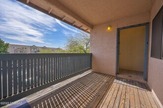 8080 E Speedway Blvd in Tucson, AZ - Building Photo - Building Photo