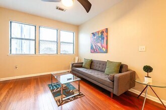 898 Oak St SW in Atlanta, GA - Building Photo - Building Photo