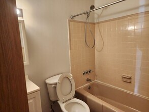 25 Alexander Dr in Hyde Park, NY - Building Photo - Building Photo