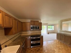 9715 NE Juanita Dr in Kirkland, WA - Building Photo - Building Photo
