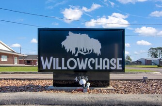 Willow Chase Apartments in Beaumont, TX - Building Photo - Building Photo