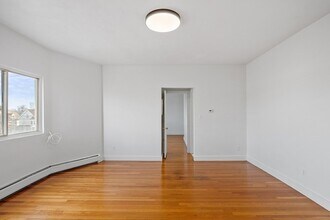 54 Bonair St, Unit 5 in Somerville, MA - Building Photo - Building Photo