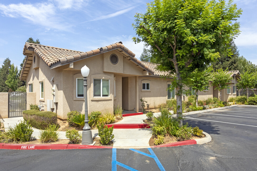 Remmington Apartments in Fresno, CA - Building Photo