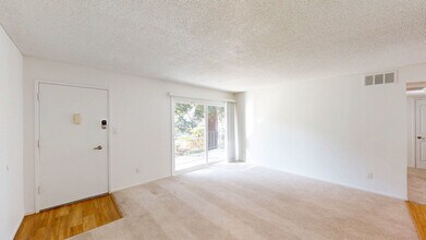 410 Alameda del Prado in Novato, CA - Building Photo - Building Photo