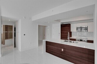 301 Altara Ave in Coral Gables, FL - Building Photo - Building Photo