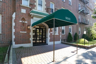 9031 Fort Hamilton Pky in Brooklyn, NY - Foto de edificio - Building Photo