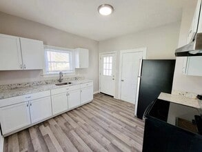 1128 Hensley Ave in Hamilton, OH - Foto de edificio - Building Photo