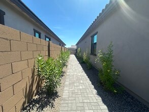 7306 N 80th Ln in Glendale, AZ - Foto de edificio - Building Photo