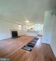 429 Hampton Ct in Falls Church, VA - Building Photo