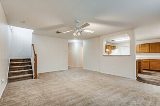 670 Rattler Bluff in San Antonio, TX - Building Photo - Building Photo