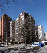 Gowen Court in Toronto, ON - Building Photo - Building Photo