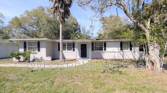 8223 Hewitt St in Jacksonville, FL - Building Photo