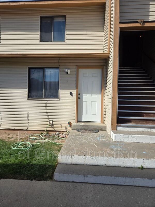 property at 1102 E Carolina Ave