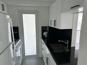 360 Meridian Ave in Miami Beach, FL - Foto de edificio - Building Photo