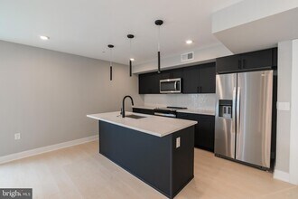 6604 Ridge Ave, Unit 301 in Philadelphia, PA - Building Photo - Building Photo
