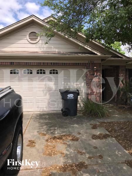 property at 1806 Tomlinson Trail Dr