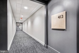 2772 Lighthouse Point E-Unit -413 in Baltimore, MD - Foto de edificio - Building Photo