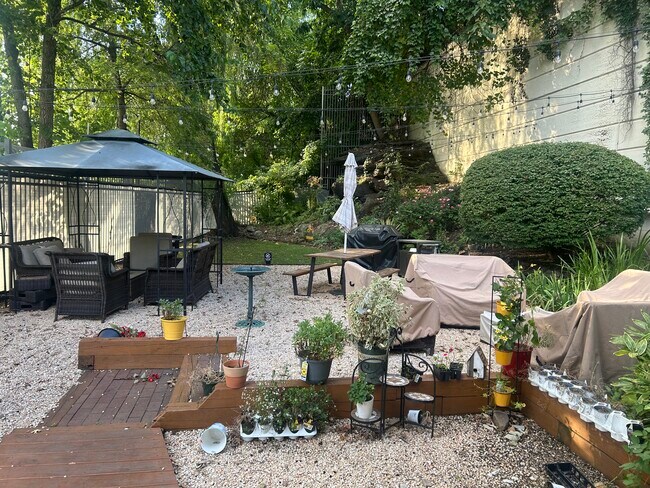 2 Leverington Ave, Unit 21 in Philadelphia, PA - Building Photo - Building Photo