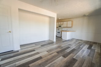 4 Fisher Creek Dr in Kimberling City, MO - Building Photo - Building Photo