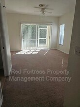 8293 Pacific Beach Dr in Ft. Myers, FL - Foto de edificio - Building Photo