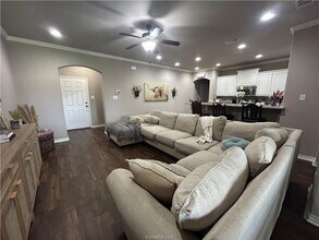 AUGUST MOVE IN!! Beautiful 3 Bedroom Townhome Available for Lease! in College Station, TX - Building Photo - Building Photo