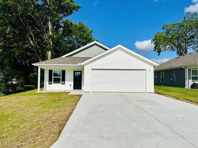 property at 917 N Hall St