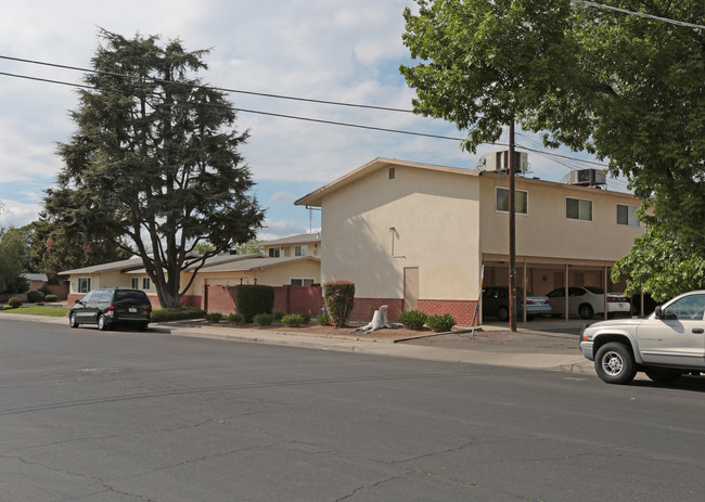 Fernbrook Apartments in Clovis, CA - Building Photo - Building Photo