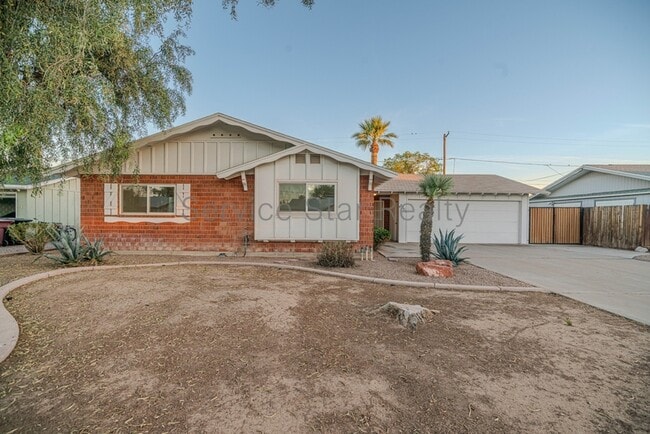 8301 E Indianola Ave in Scottsdale, AZ - Building Photo - Building Photo