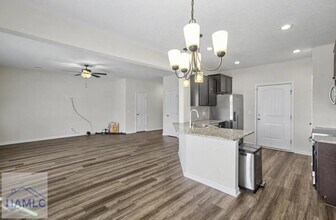 121 Battalion Ln in Hinesville, GA - Foto de edificio - Building Photo