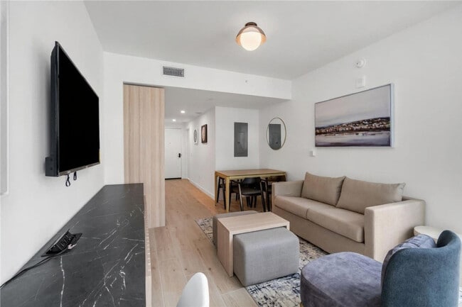 225 N Miami Ave, Unit SI ID1520402P in Miami, FL - Building Photo - Building Photo