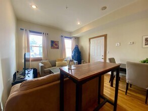 359 Columbia St, Unit 4 in Cambridge, MA - Building Photo - Building Photo