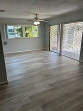 4919 Vincennes St in Cape Coral, FL - Foto de edificio - Building Photo