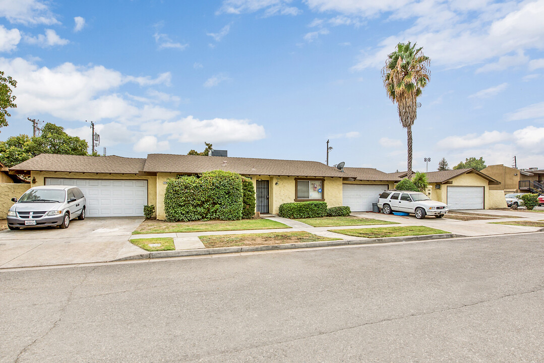 5180 E Hedges Ave in Fresno, CA - Building Photo