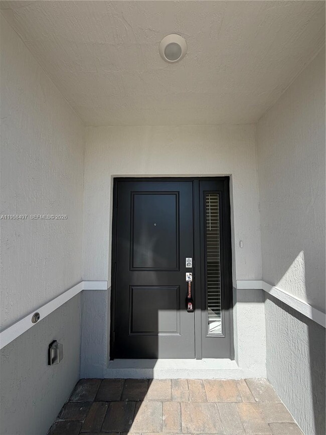 323 NE 16th St in Florida City, FL - Building Photo - Building Photo