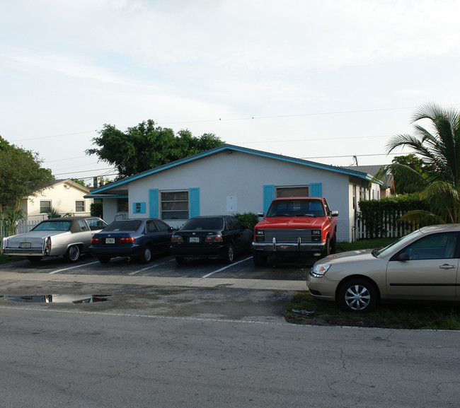 5931 NW 19th St in Fort Lauderdale, FL - Foto de edificio - Building Photo