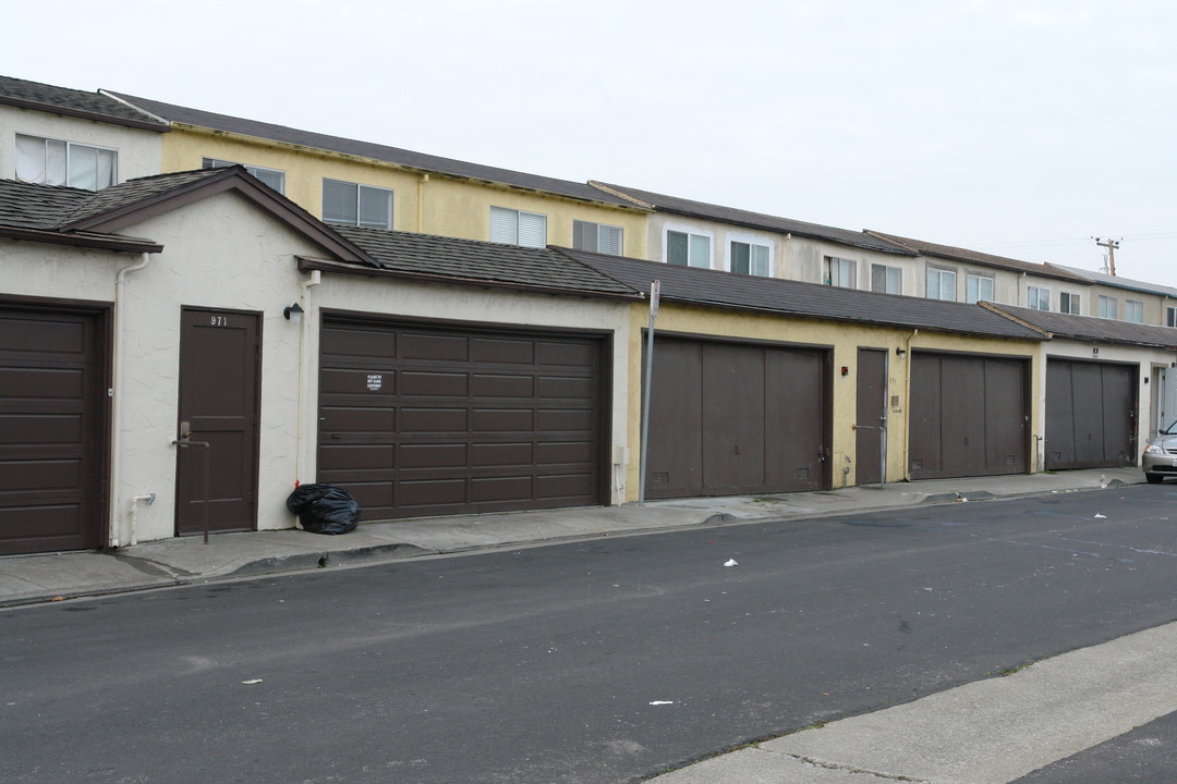 975 Sandra Ct in South San Francisco, CA - Building Photo