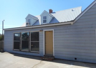 512 N Alice Ave in Monahans, TX - Foto de edificio - Building Photo