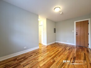 2910 N Mildred Ave in Chicago, IL - Building Photo - Building Photo