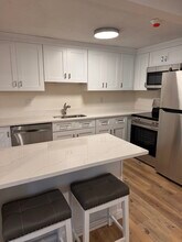 Brookside Village in Manville, RI - Foto de edificio - Building Photo