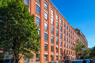 29 Tiffany Pl in Brooklyn, NY - Building Photo - Primary Photo