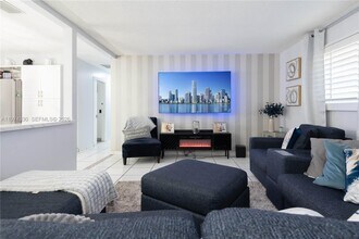 5640 Hayes St in Hollywood, FL - Foto de edificio - Building Photo