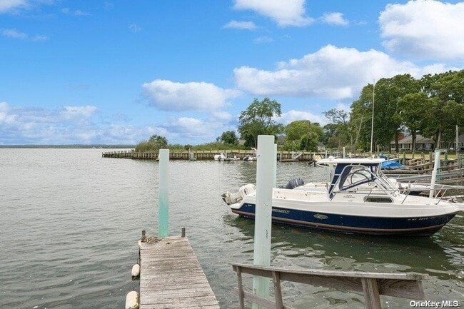 5 Leafy Way in Aquebogue, NY - Building Photo - Building Photo