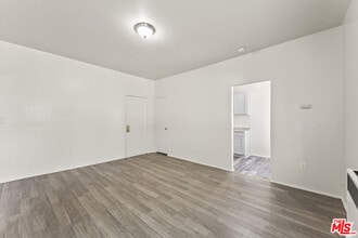 842 W 83rd St in Los Angeles, CA - Building Photo - Building Photo