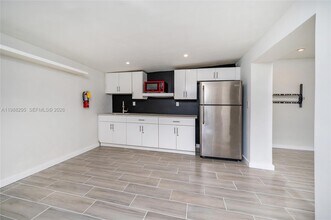 10954 SW 157th Terrace in Miami, FL - Foto de edificio - Building Photo